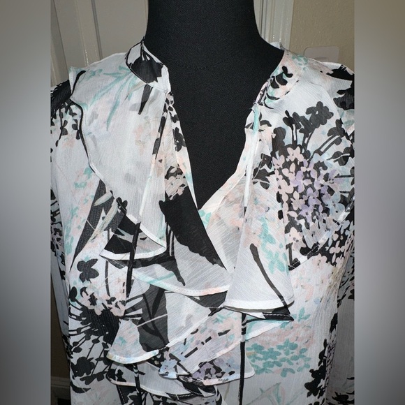 Tommy Hilfiger Women’s M White Floral Long Sleeve V-Neck Blouse Ruffle Detail - Picture 2 of 8